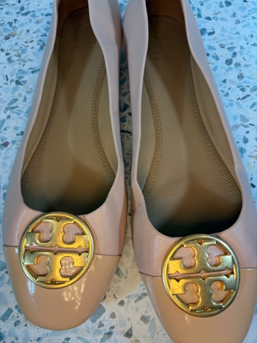 Tory Burch Reva Ballet Flats Nude Patent Toe Gold Logo Leather Size 11 - Picture 6 of 7